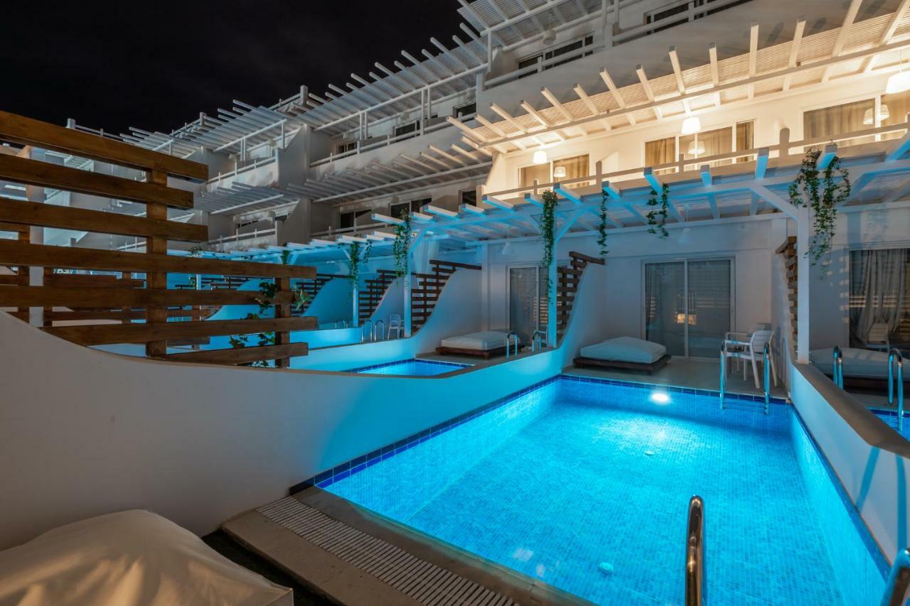 Aloe - Adults Only 4*